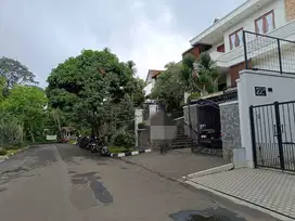 DIJUAL RUMAH MEWAH DIPUSAT KOTA