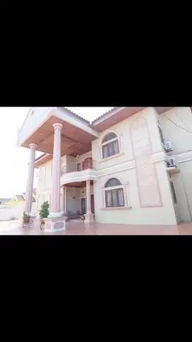 Rumah Besar 2lantai dengan kolam