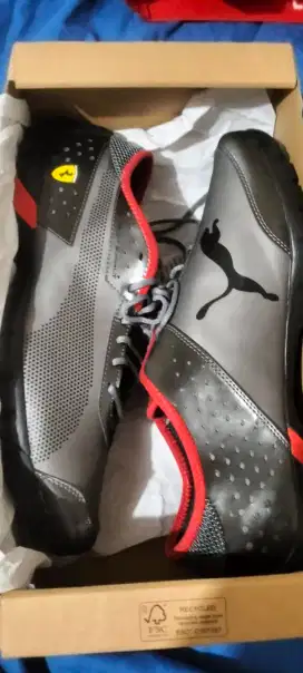 SEPATU PUMA FERRARI EDITION SIZE 46 KONDISI BARU