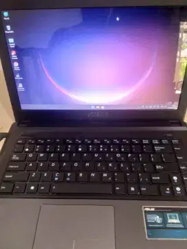 Laptop asus x45u, harddisk 320gb ram 8 gb.