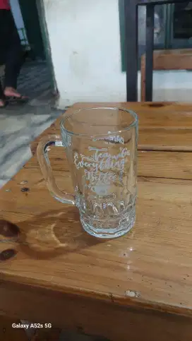 Gelas kaca bercap