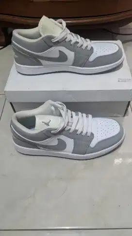 Preloved Sepatu Nike Air Jordan 1 Low Size 44 Like New 95%
