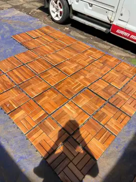 Decking ukuran 30 cm x 30 cm