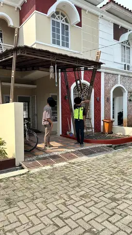 Disewakan / Jual rumah / Dikontrak / Kontrakan dekat LRT
