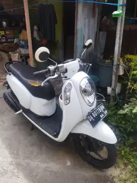 Scoopy fi 2016 putih