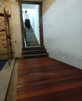 lantai kayu kolam renang deking ulin