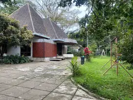 Disewakan Rumah Hook Parkir Luas Cipaganti Bandung