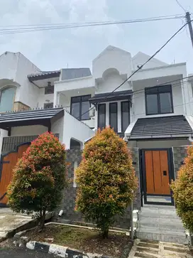 Rumah Lokasi strategis Dekat Jalan Raya Utama di Cinere