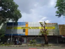 Rumah Bentuk Showroom Jl Slamet Riadi Solo, AREA KOMERSIAL