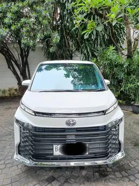 Toyota Voxy 2023 - Premium Color (White)