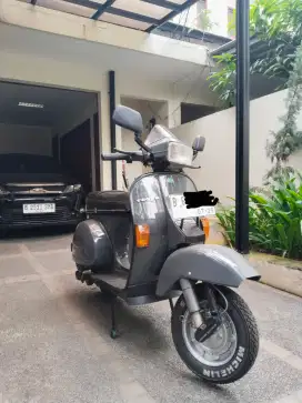 Vespa Excel 200 kondisi seperti baru