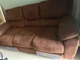 Di jual sofa 3 + 2 merk Cheers