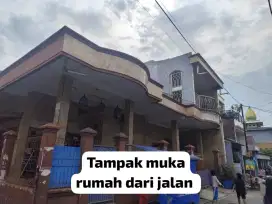 Di jual BU tanpa perantara. Rumah 2 lantai berikut 8 pintu kontrakan