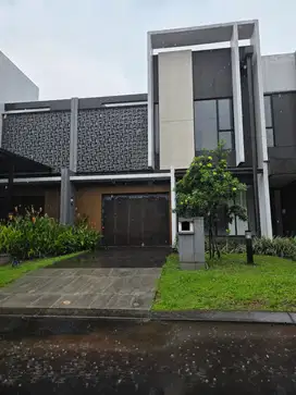 Dijual Rumah Bagus 2 Lantai di Suvarna Sutera Siap Huni