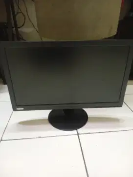 Layar monitor wide lenovo 19inch (minus)