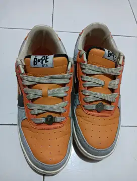 Sepatu BAPE motif