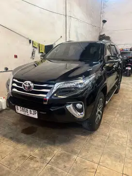 TOYOTA FORTUNER 2016 HITAM METIK SOLAR