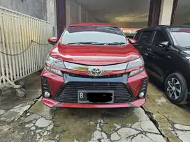 Toyota Avanza Veloz 1.5 AT ( Matic ) 2021 Merah Low km 38rban Mulus