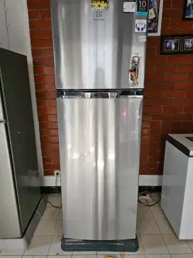 Kulkas Electrolux ETB 3700 H-A
