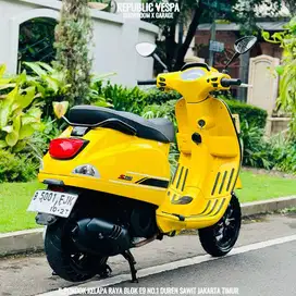 Piaggio Vespa S IGET 125 FACELIFT TAHUN 2022 warna KUNING.