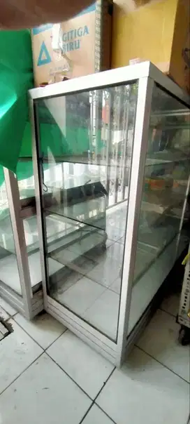 Etalase Kaca panjang 1.5 meter