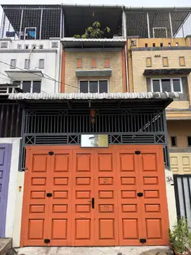 BEST DEAL 1,8M! Rumah Secondary, LT 108m² LB 72m², Medan Timur