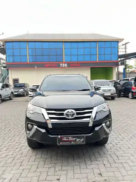 Toyota Fortuner G A/T Hitam 2016  hrv crv glc 250 mazda cx 5 triton