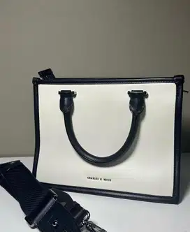 Tas charles & keith | Black and white