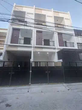 Rumah Baru 2 Unit 3.5 Lantai di Jelambar