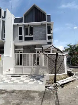 Rumah hook di Tenggilis Tengah, dekat Prapen, kampus Ubaya, MERR