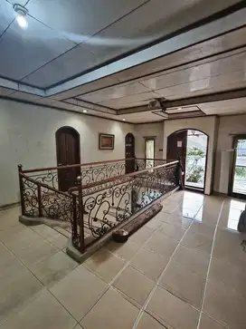 Rumah Siap Huni 300 Meter Lingkungan Tenang Dekat Taman