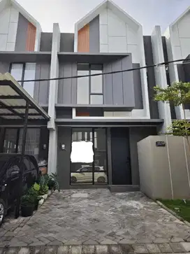 Disewakan rumah baru eastern hill sukolilo