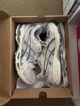 Di jual sepatu asics