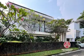 Kemang, Rumah Mewah dalam Townhouse Keamanan 24 Jam Bebas Banjir
