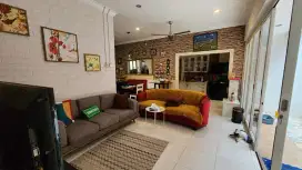 Rumah dengan banyak kamar di Cluster Emerald Bintaro Jaya