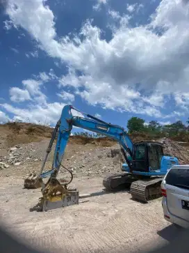 Excavator pc210