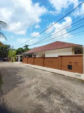 DISEWAKAN RUMAH BARU RENOVASI DI AREA KEMANG SEMI FURNISHED