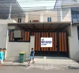 Di Jual Rumah 2 Lantai Lokasi Strategis di Kebon Jeruk, Jakarta Barat