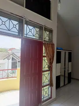 Di sewakan rumah komplek karya wisata