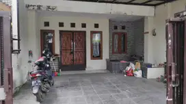 Disewakan rumah 2 lantai di komplek pasadena