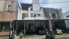 RUMAH TINGGAL 2 LANTAI di TOWN HOUSE PERMATA CILANDAK RESIDENCE