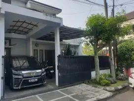 Dijual rumah terawat semi furnish 2 lantai daerah Batununggal