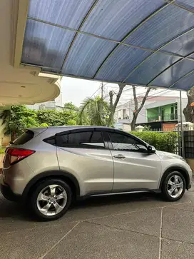 DIJUAL HONDA HRV 2015 km 79.000 TANGAN PERTAMA