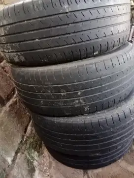 Jual ban bekas merek Dunlop ukuran nya ada poto ban nya