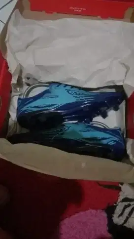 Sepatu bola SPECS elevation two fg