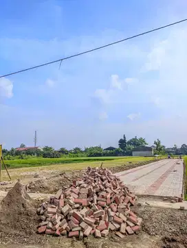 TANAH KAVLINGAN LUWES GENTAN KE TIMUR LUAS TANAH 100M