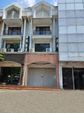 Ruko Rich Palace Mayjend Bangunan 3 Lantai Parkiran Luas - Nego ajaa