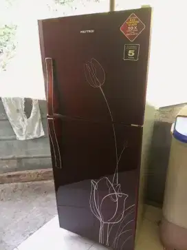 Kulkas 2 pintu  bekas Politron