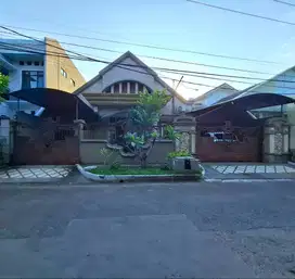 Dijual Rumah Manyar Tirtoyoso Bagus Terawat Siap Huni dkt Galaxy Mall
