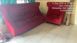 Sofa Merah 2 unit besar dan kecil